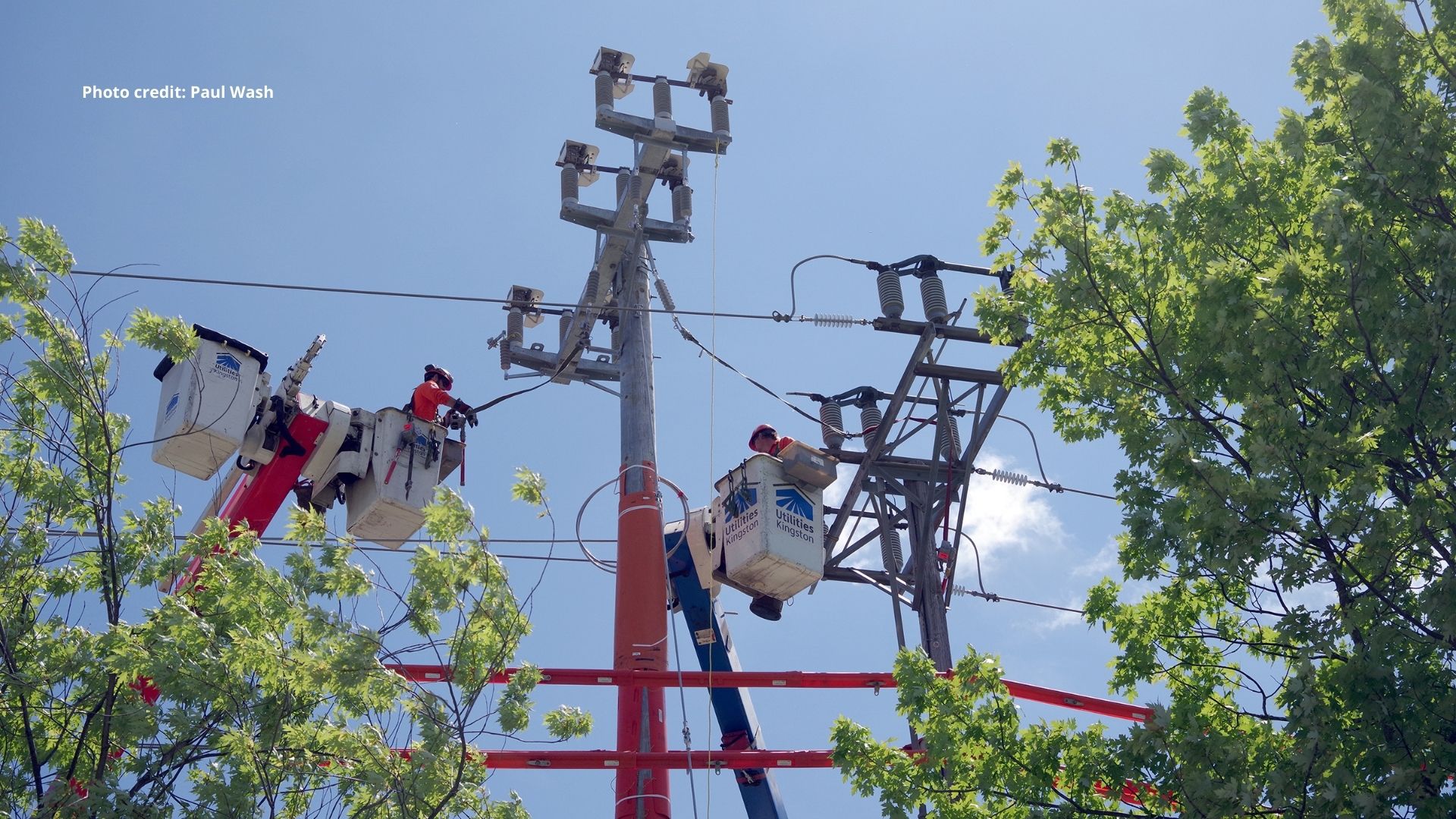 Break switch work by an overhead electric crew.