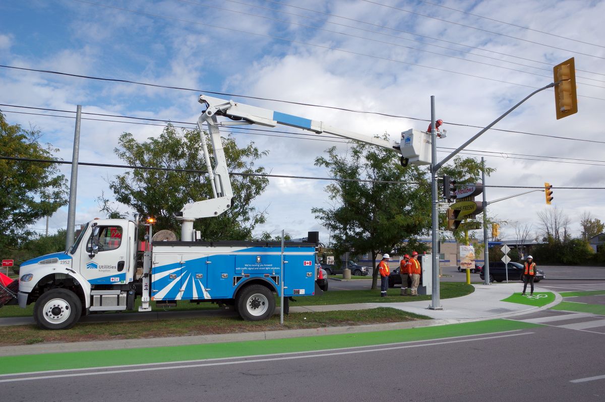 Supporting the City of Kingston in its first all ages & abilities (AAA) intersection, at John Counter Boulevard and Leroy Grant Drive. 