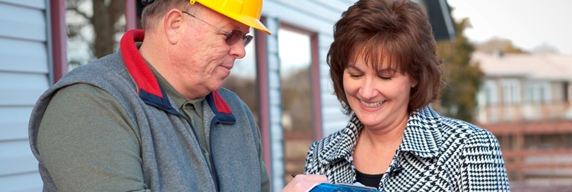 contractor speaking with customer 